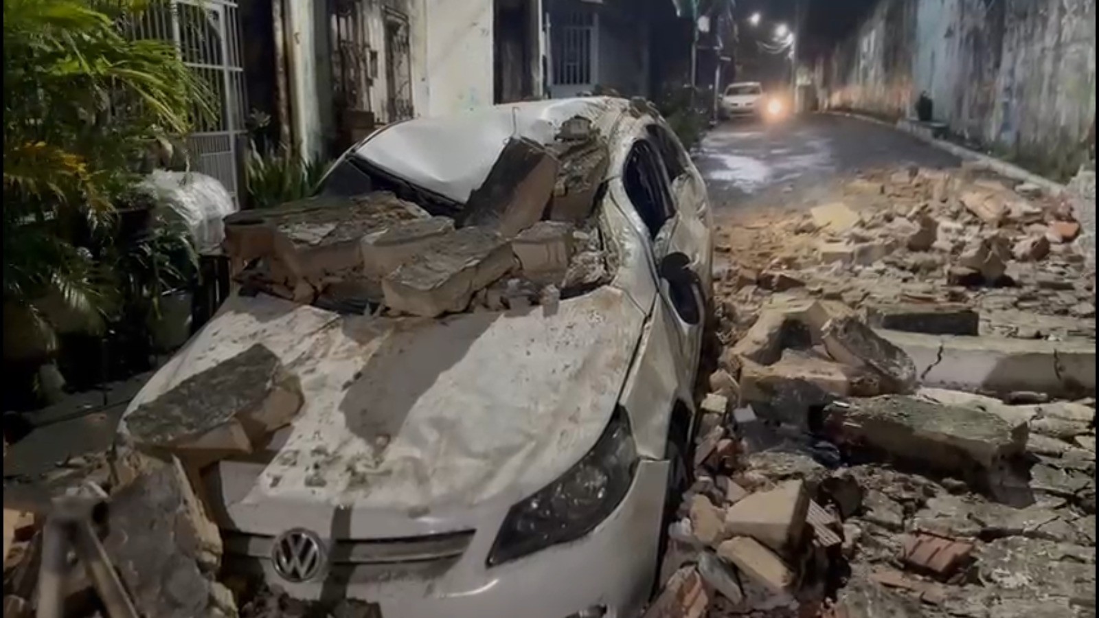 Quedas de postes, muro e árvores: Salvador registra em 24 horas o volume de chuva esperado para todo mês de outubro