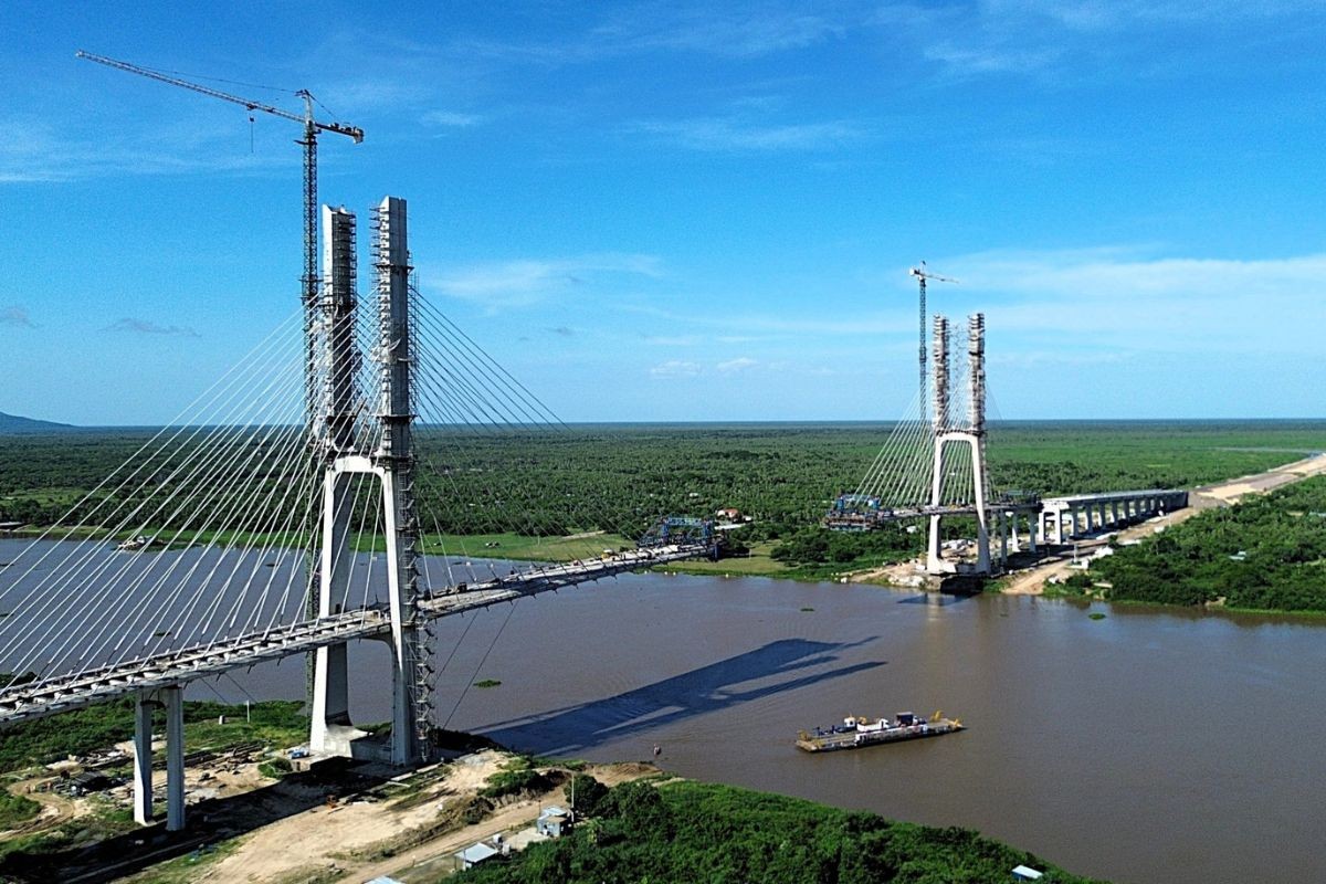 Ponte que vai ligar Brasil ao Paraguai e encurtar rota à China está a 101 metros de ser concluída