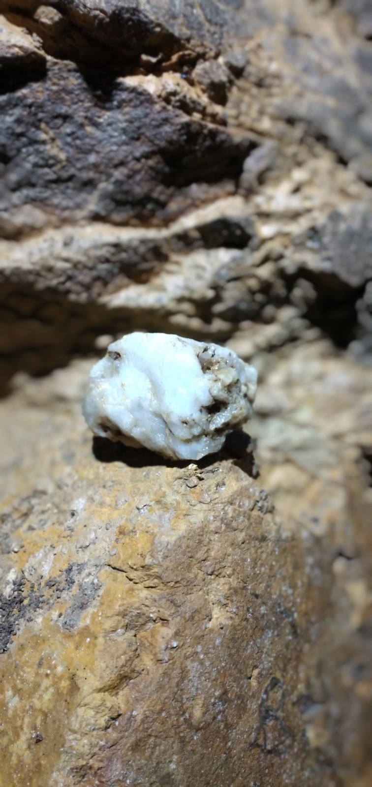 Pedra encontrada na Mina de Ouro Tancredo Neves, em São João del Rei