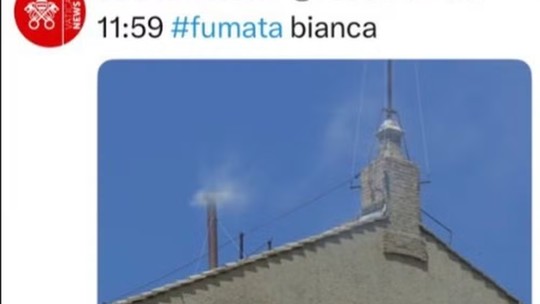 Vaticano se confunde, posta 'fumaça branca' e depois apaga