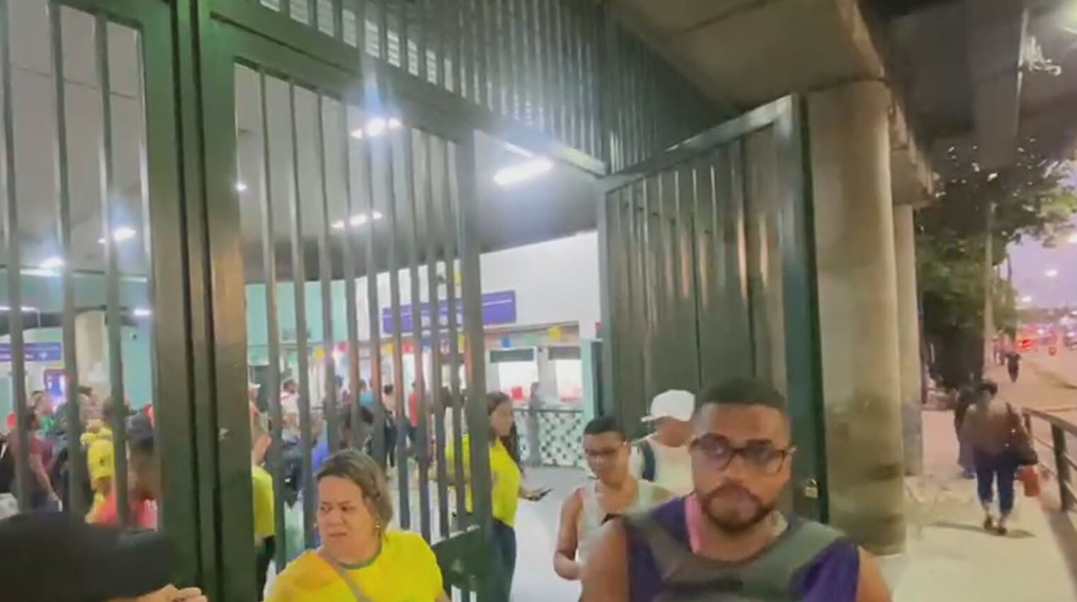 Linha Sul do Metrô do Recife para de funcionar por falta de trens suficientes para circulação mínima