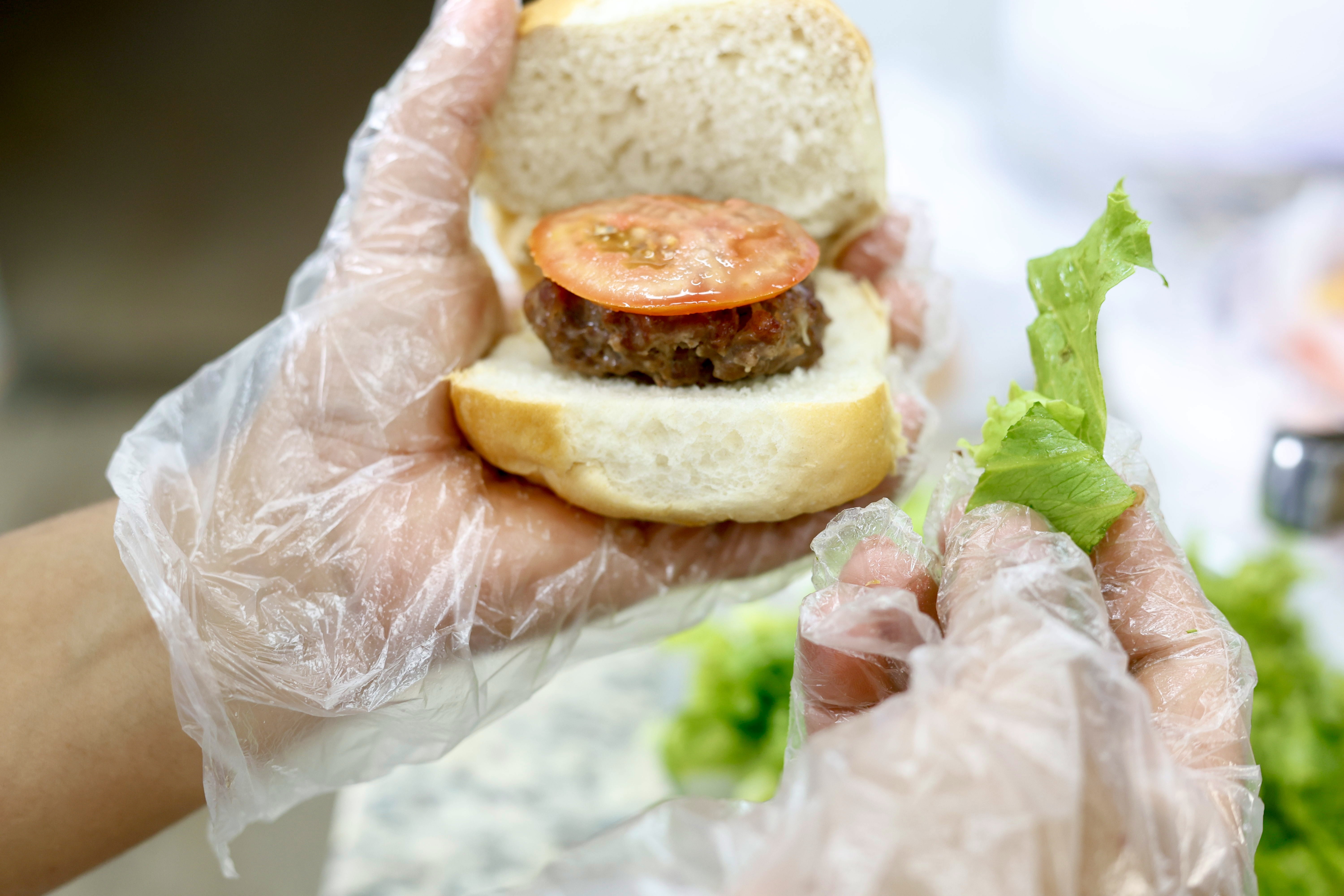 Prefeitura de MT implementa o 'dia do hambúrguer' em merenda escolar