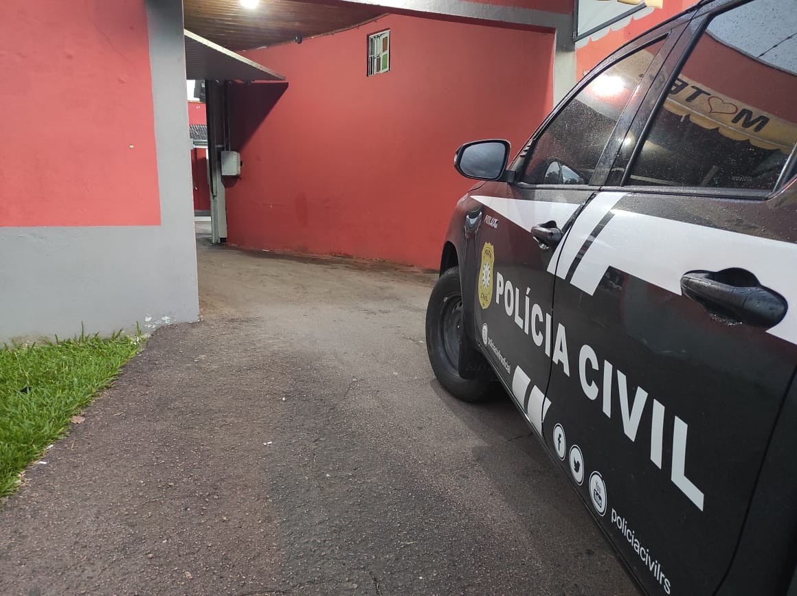 Cinco suspeitos de extorquir dono de motel, garotas de programa e clientes são presos em Canoas, diz polícia