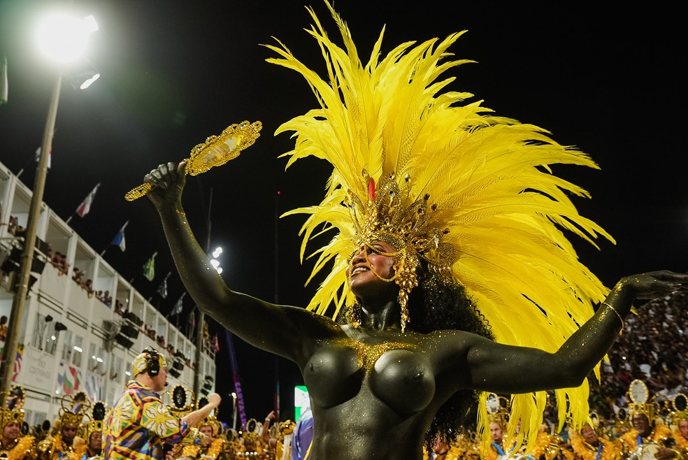 Bianca Monteiro, rainha da bateria da Portela, no desfile de 2024 — Foto: Stephanie Rodrigues/g1