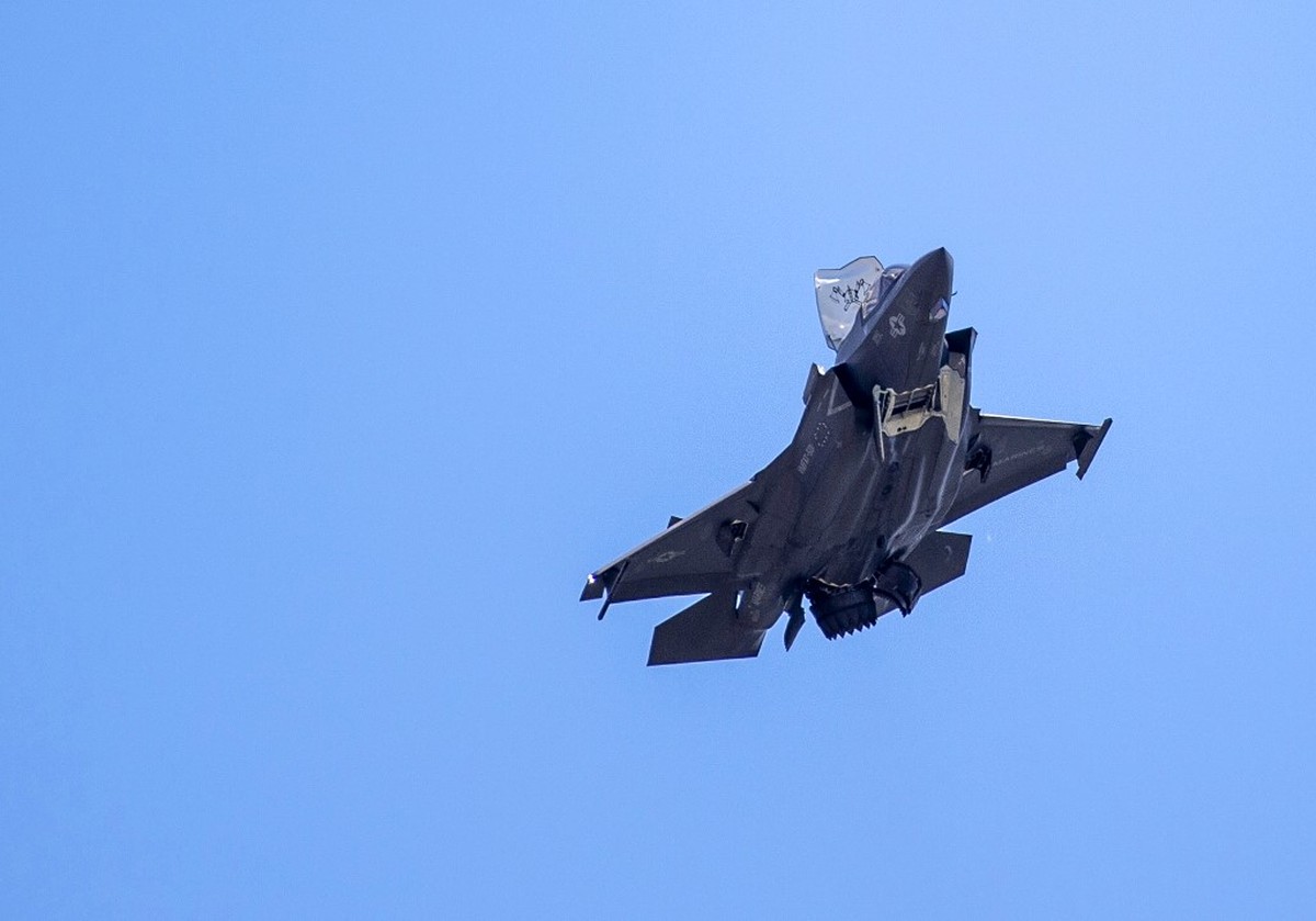 Caça F-35 dos EUA cai no Alasca; piloto se ejeta e sobrevive