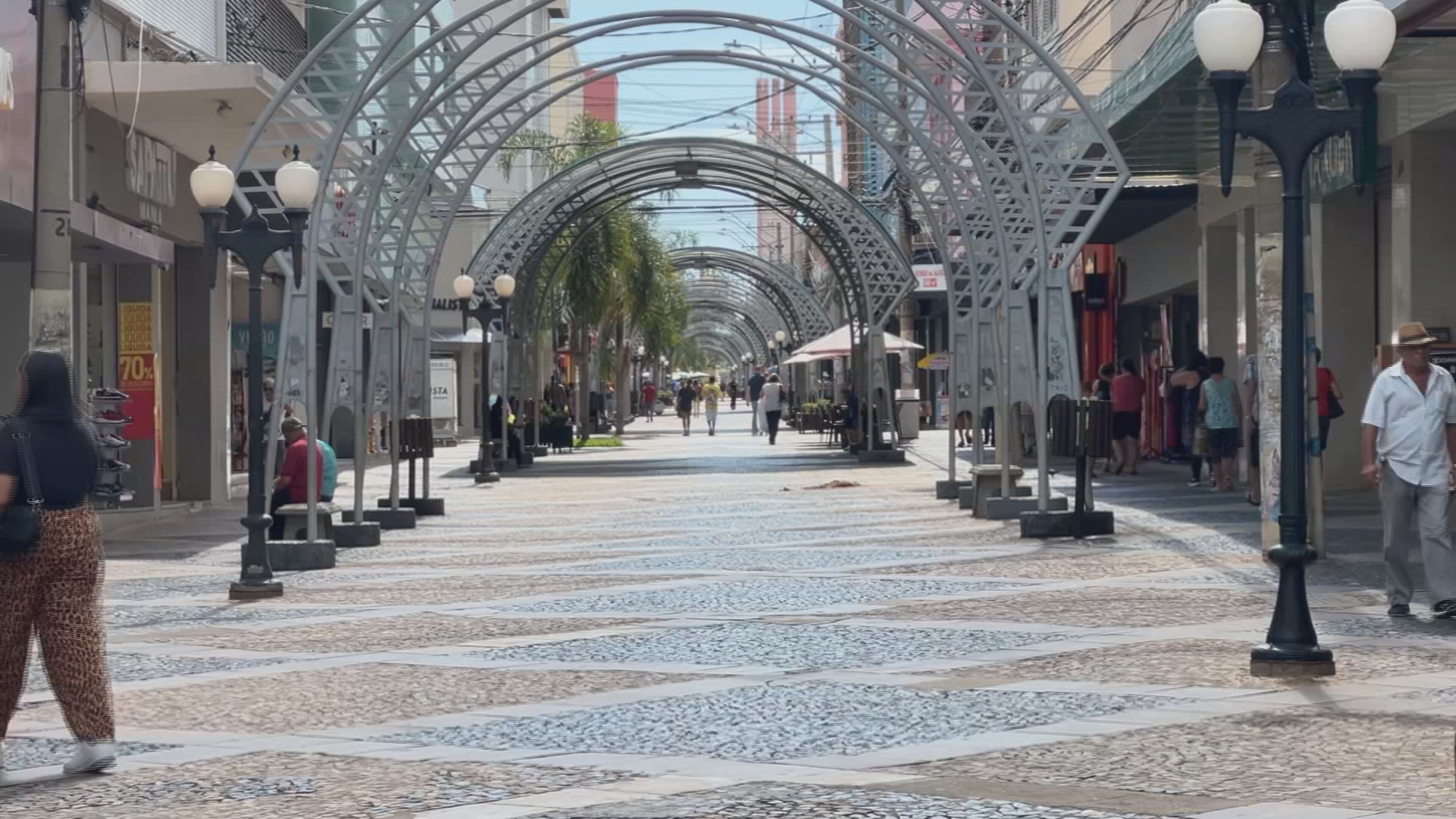 Dia das Mães: comércio funciona em horário especial no centro-oeste paulista; veja a programação