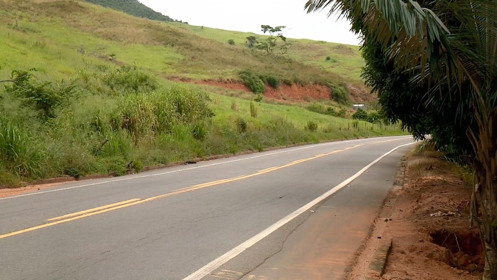 Homem matou, colocou fogo e jogou corpo do próprio irmão na BR-259 em Colatina, Espírito Santo — Foto: Reprodução/TV Gazeta