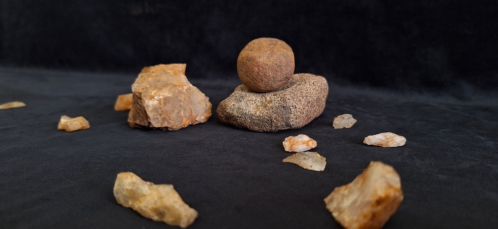 Materiais líticos lascados, sítio arqueológico Garbin, rio Madeira, 8500 anos AP — Foto: Reserva Técnica do Departamento de Arqueologia da UNIR