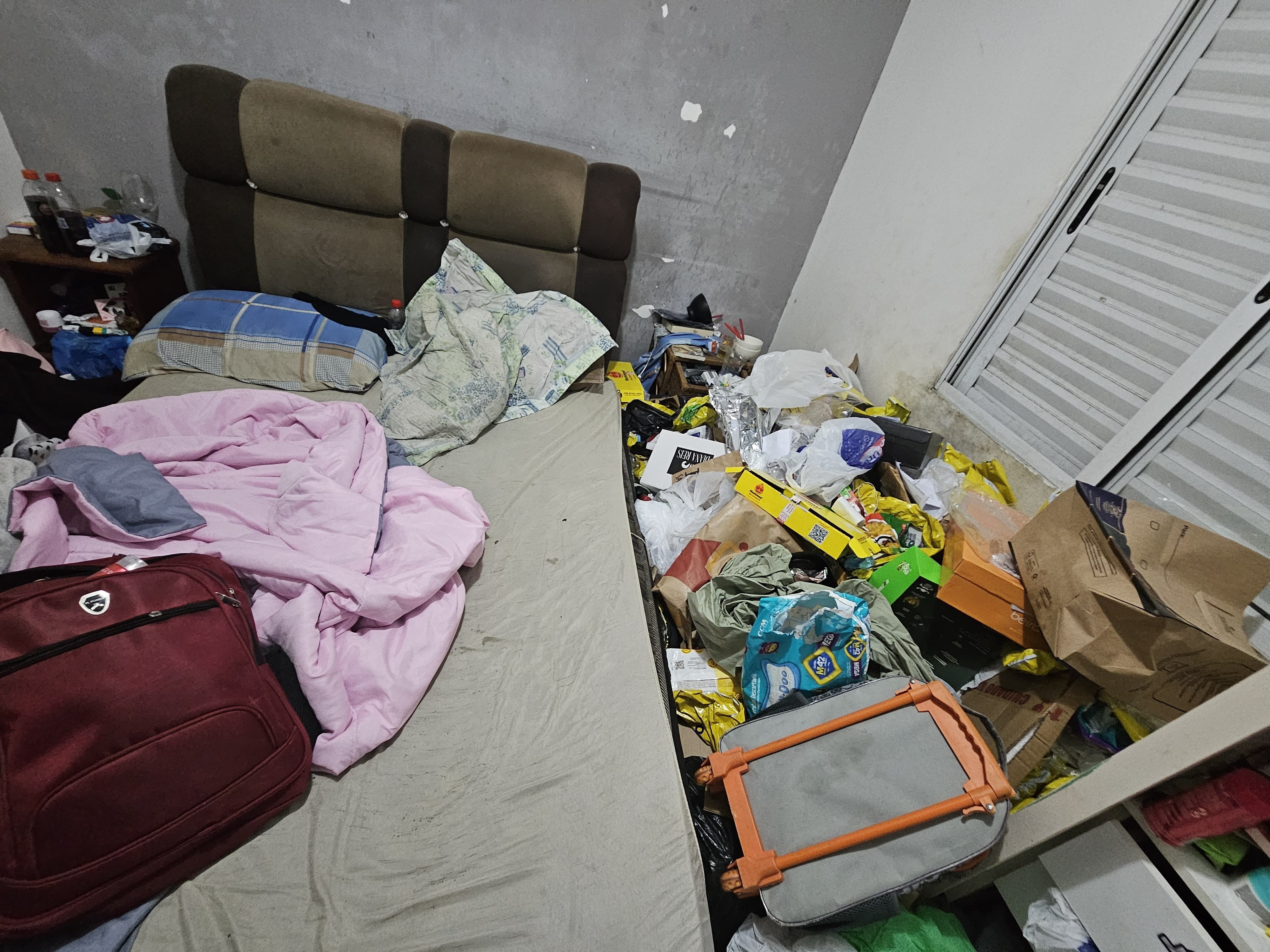Vídeo: PM encontra criança de 3 anos em apartamento com lixo acumulado e comida podre em Piracicaba