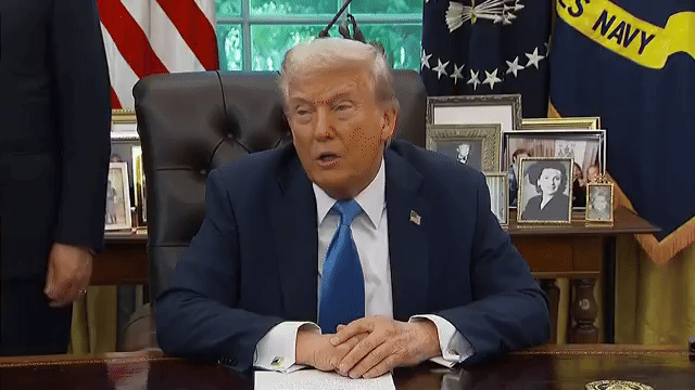 Trump manda repórter ficar quieta e a chama de 'irritante' durante entrevista na Casa Branca; VÍDEO