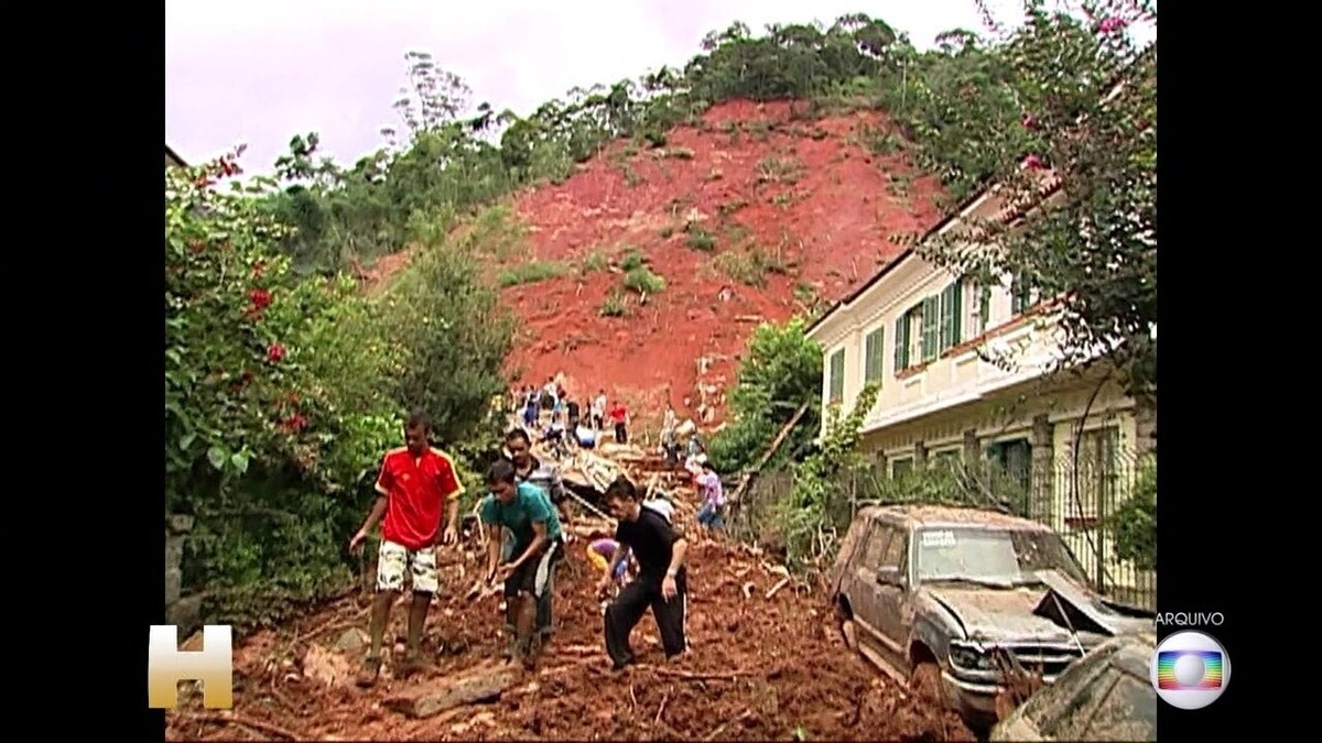 confira imagens marcantes da tragédia de 2011 na região serrana do rj