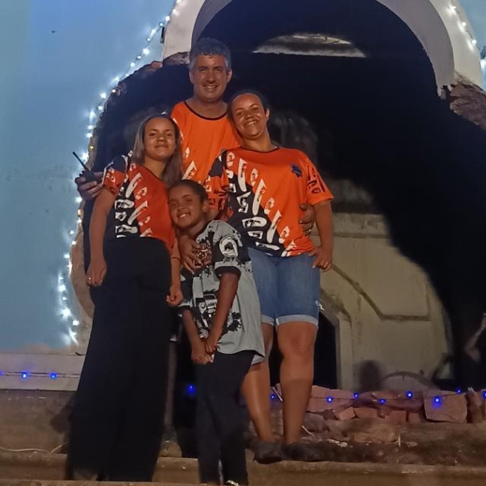 Liliane Ribeiro e o marido deixaram os dois filhos que ainda são crianças com familiares para ir até o Sul — Foto: Arquivo pessoal