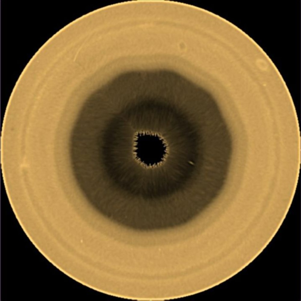 Cientistas identificam formação de decágono na atmosfera do polo sul de Saturno