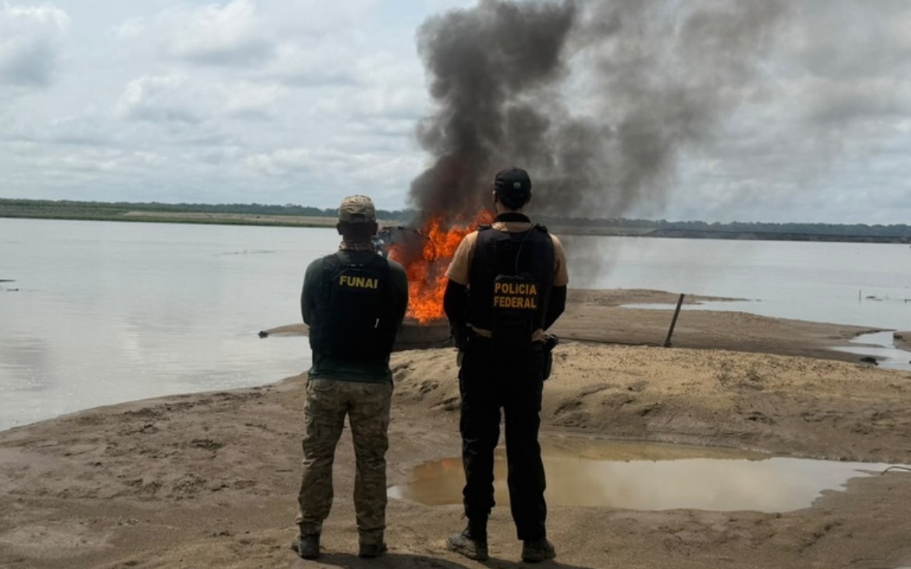 Garimpo ilegal: operação inutiliza dragas e apreende equipamentos em Tabatinga