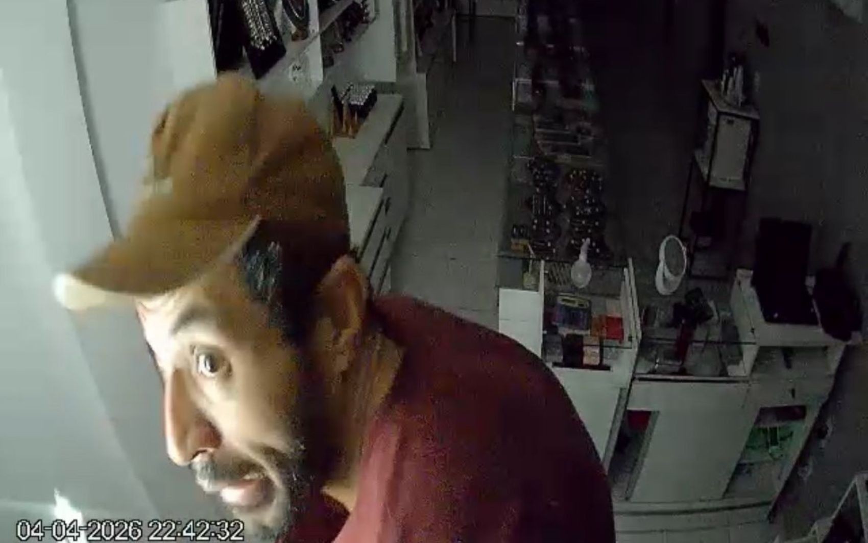 VÍDEO: câmera flagra furto com prejuízo de R$ 100 mil em loja de joias de Aracaju