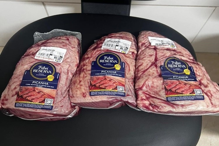 Homem esconde quase 4 kg de picanha furtada de supermercado dentro da bermuda, mas acaba preso em MG