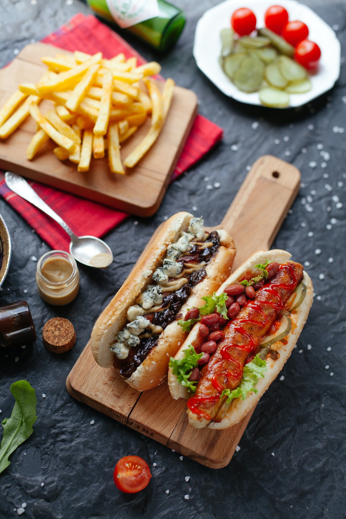 Cachorro-quente com abacaxi, chorizo ou servido no prato: veja como é feito o hot dog em 6 países da América Latina