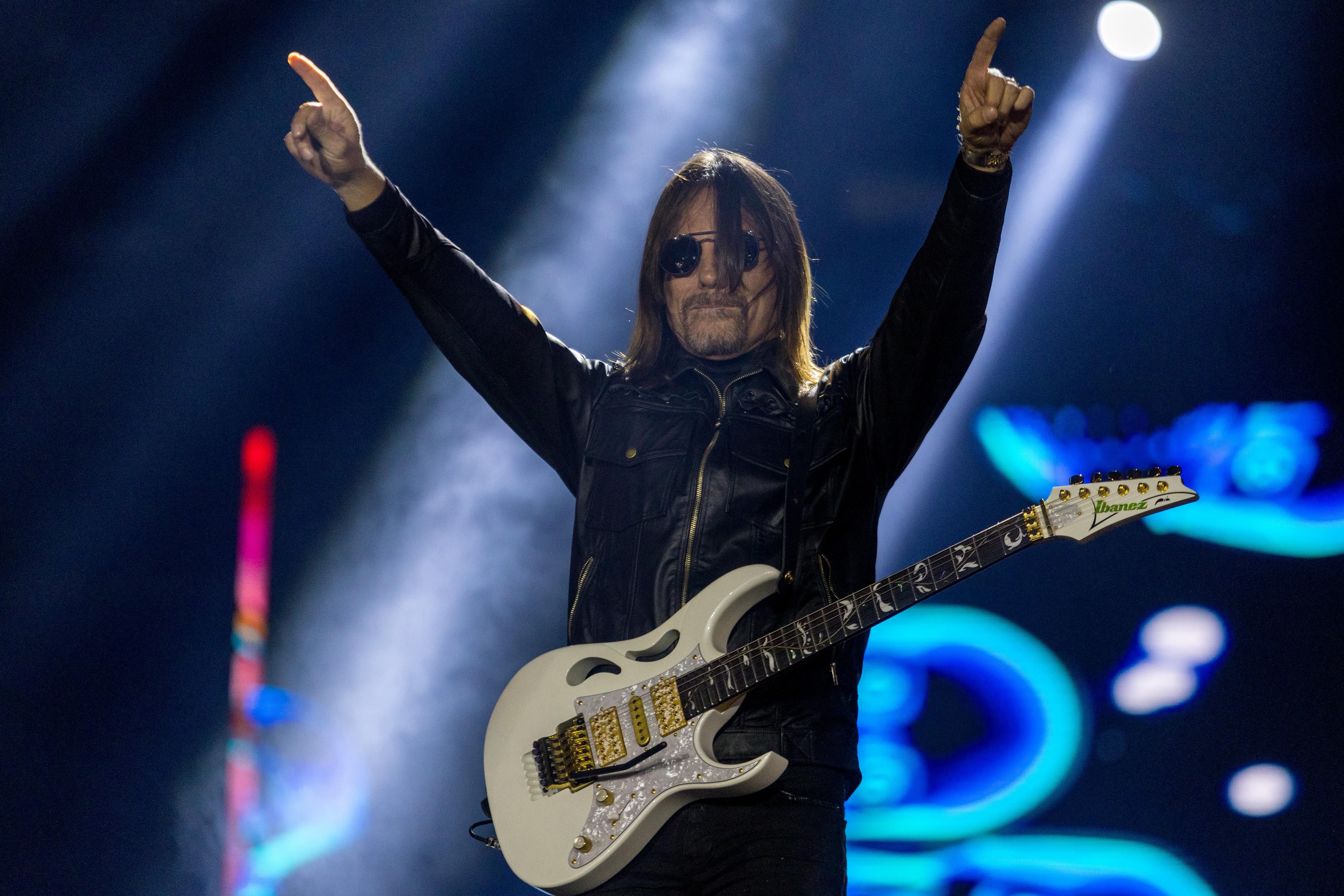 Edson e Hudson misturam sertanejo e rock n roll em show ‘pesado’ | G1
