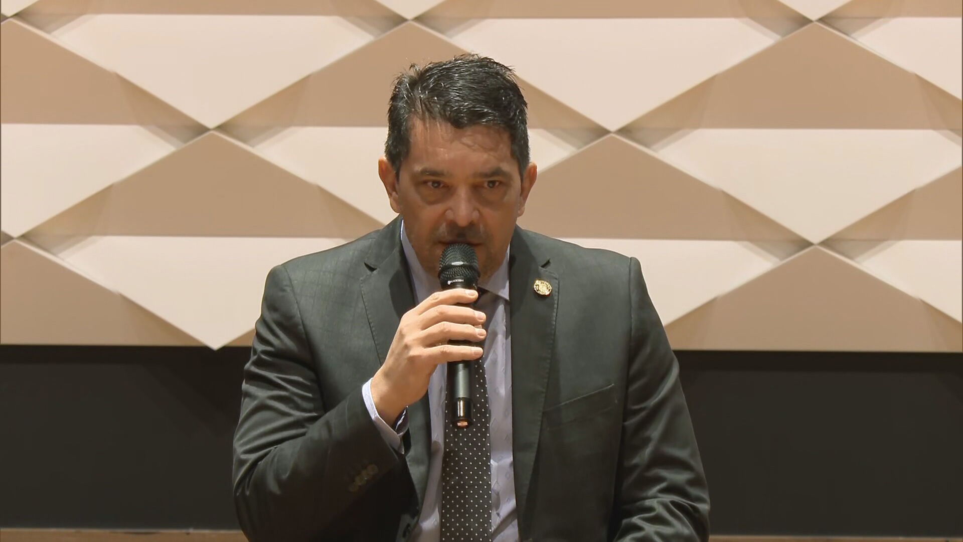 Ex-diretor-geral da PCDF é condenado por stalking e violência psicológica contra a ex-amante