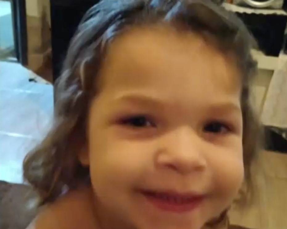 Polícia investiga morte de menina de 3 anos que família diz ter tomado remédios controlados da mãe