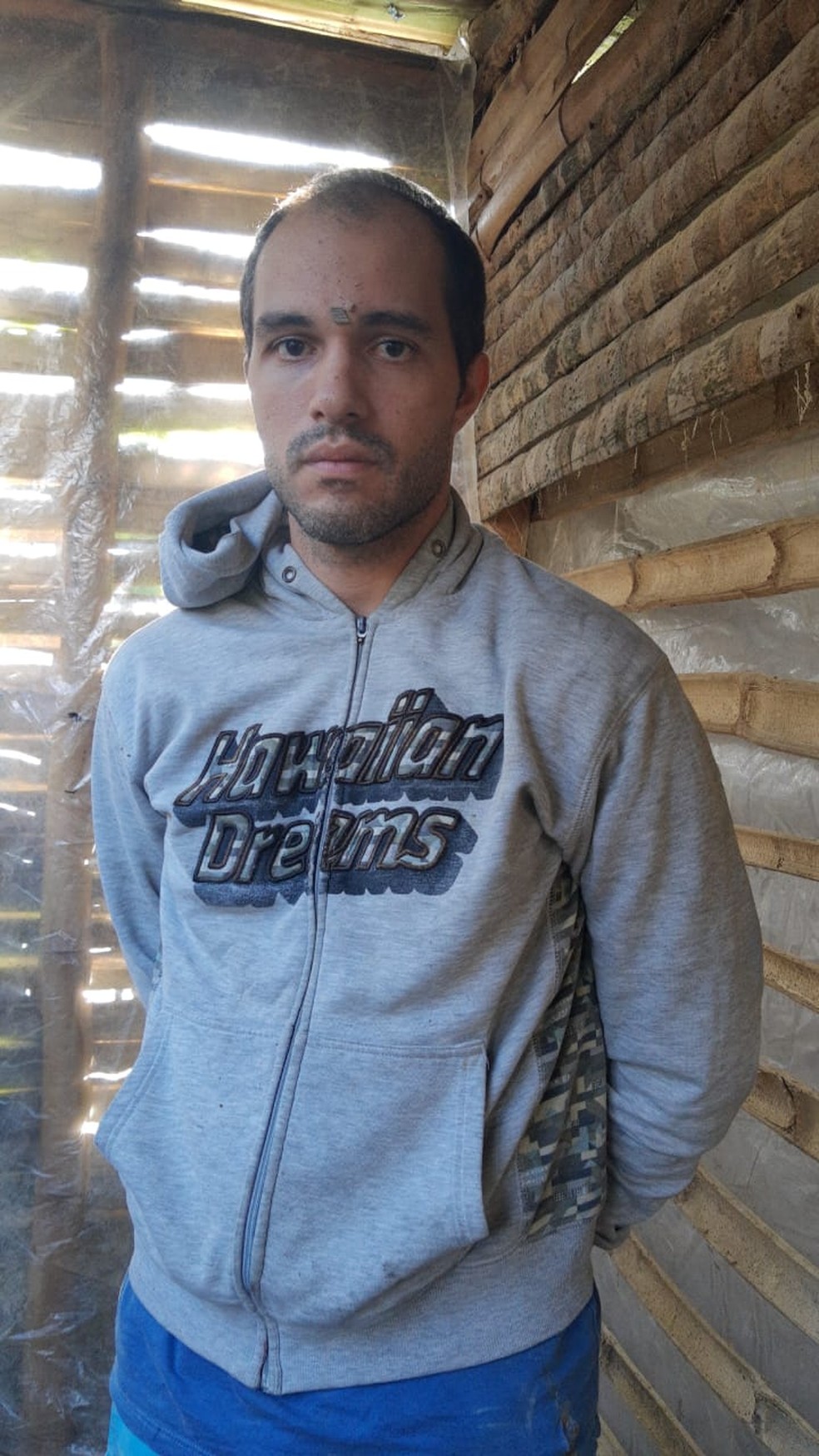 Rafael Rodrigues foi preso em um barraco numa área de mata em Pacaraima, na fronteira com a Venezuela — Foto: Arquivo pessoal