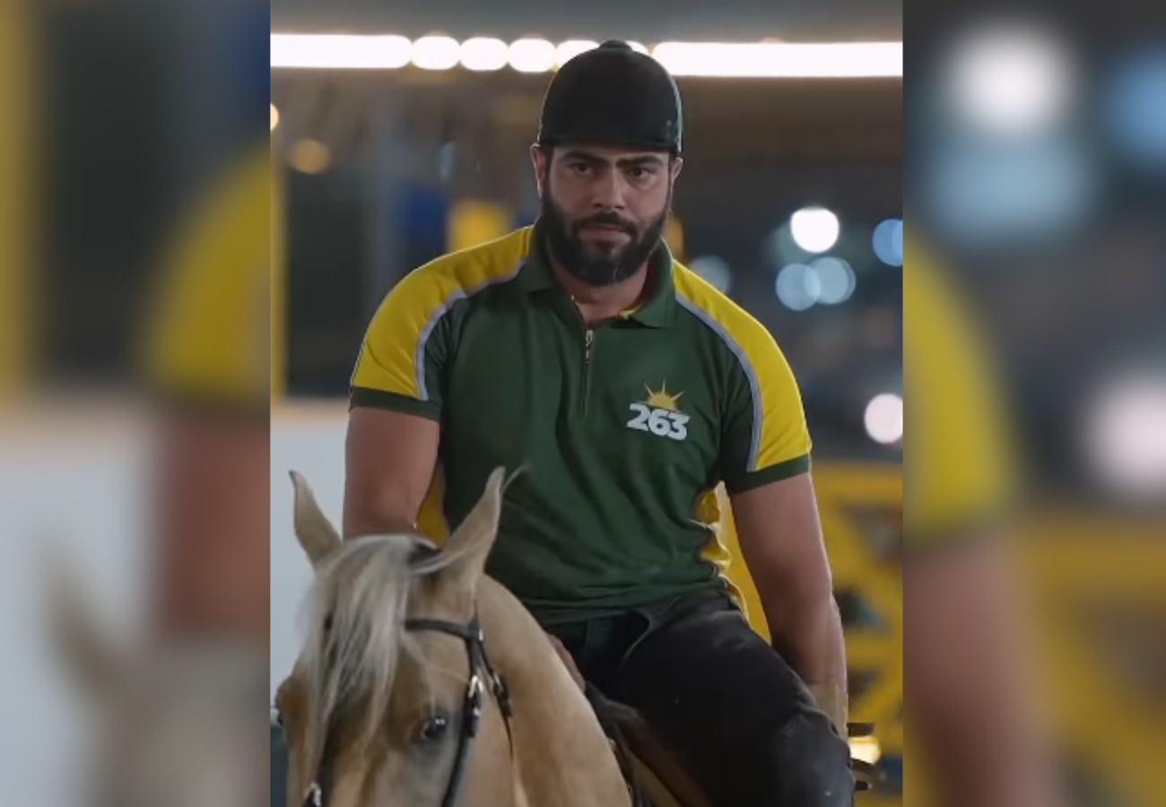 Sertanejo Henrique, da dupla com Juliano, cai de cavalo durante vaquejada