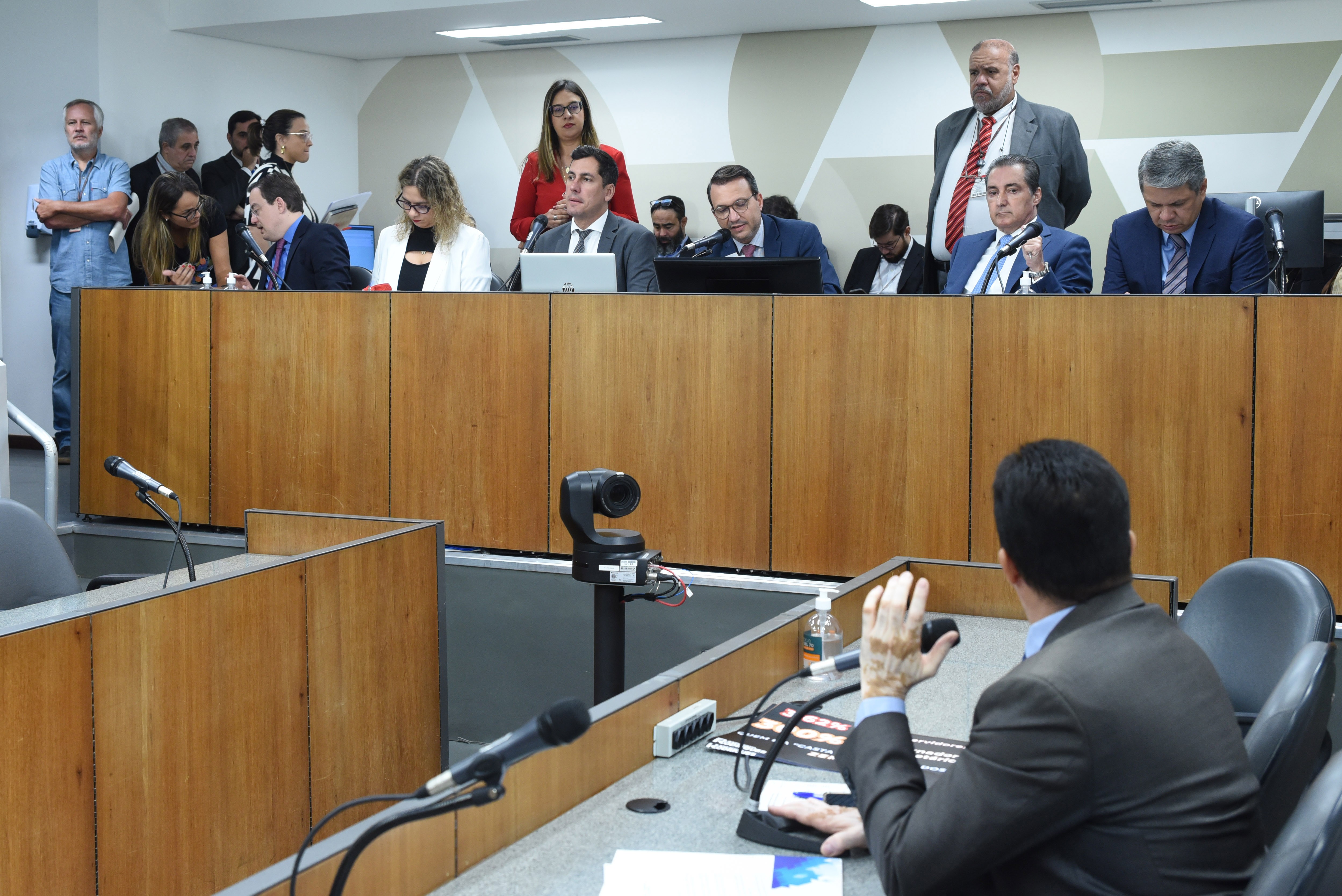 Comissão de Constituição e Justiça dá aval a reajuste de 3,62% para servidores de MG