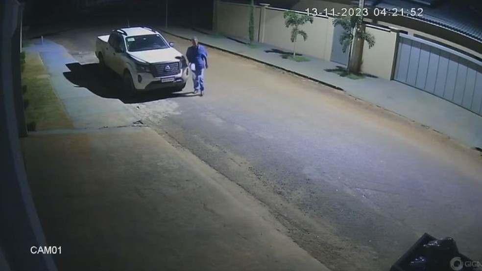 Prefeito Naçoitan Leite indo à casa da ex dias antes de invasão em Iporá, Goiás — Foto: Reprodução/TV Anhanguera
