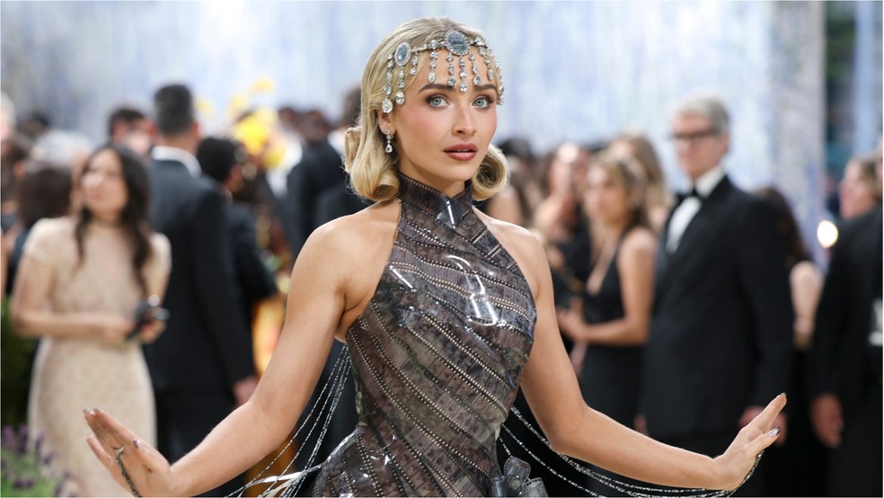 A cantora Sabrina Carpenter — Foto: AFP