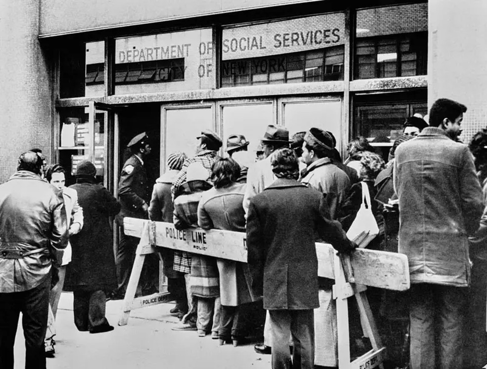 Uma forte reavaliação dos preços das ações durante a década de 1970 levou à temida 'estagflação': alta inflação, baixo crescimento e desemprego em disparada. — Foto: Getty Images via BBC