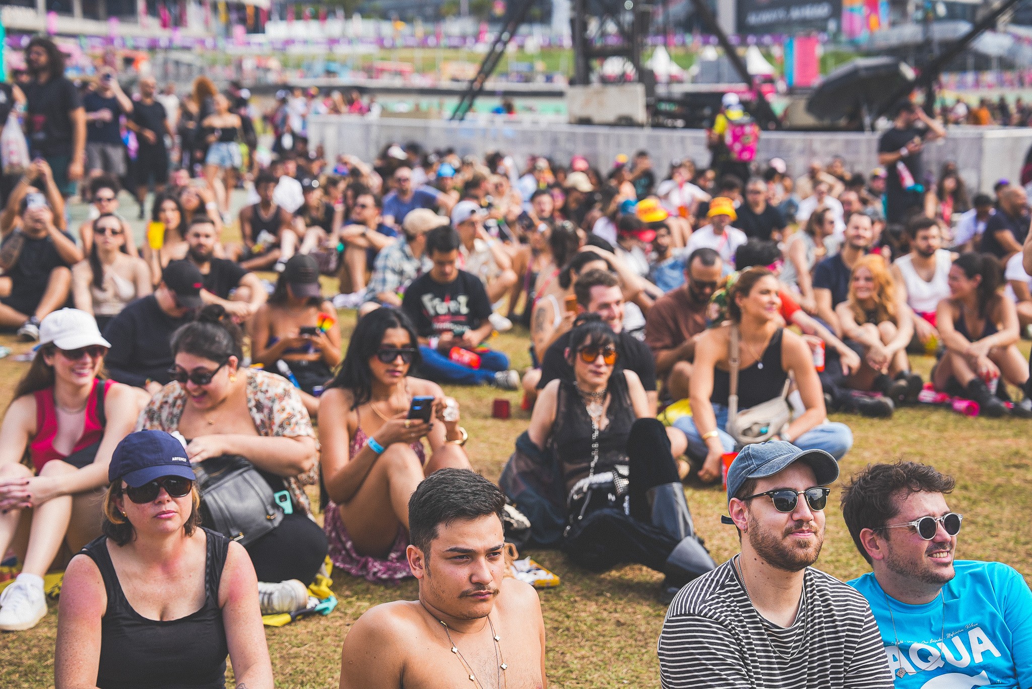 Lollapaloozzzzzzzz… fãs descansam no festival durante maratona de shows