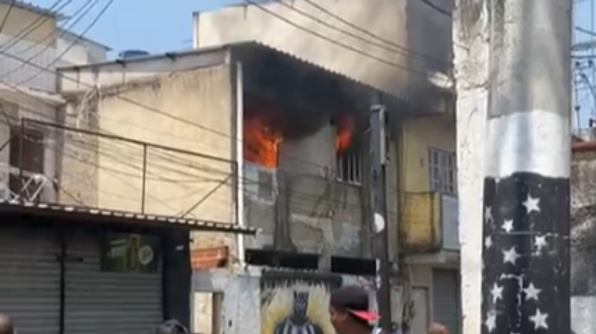 Homem tem 70% do corpo queimado em incêndio na Cidade de Deus