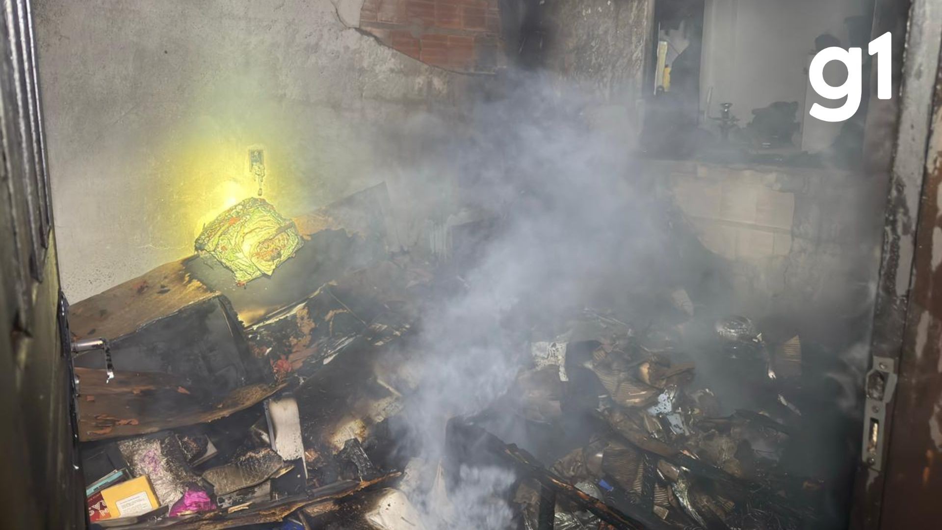 Incêndio em casa deixa cômodo destruído em Lucas do Rio Verde (MT)