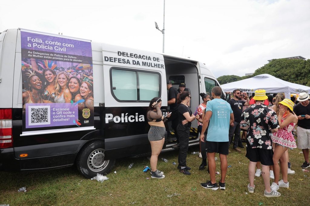 Sambódromo terá ônibus de acolhimento e delegacia móvel para atender vítimas de assédio no carnaval