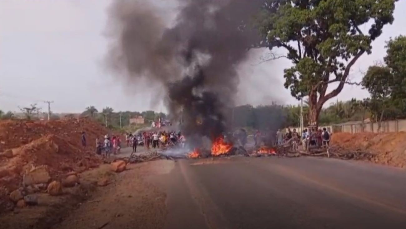 Moradores bloqueiam BR-222 no interior do MA em protesto por falta de segurança
