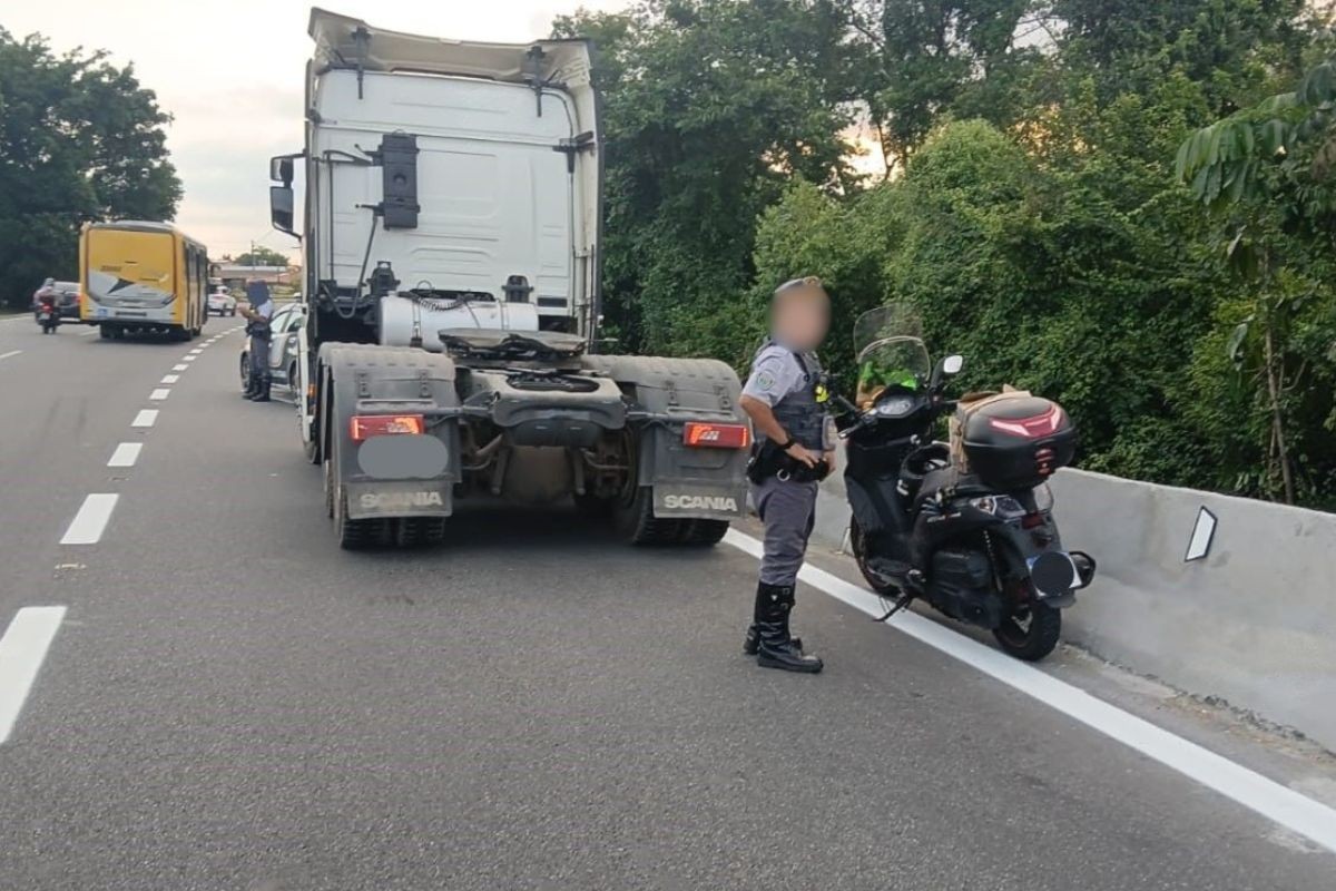 Motociclista morre atropelado por carreta no Sistema Anchieta-Imigrantes