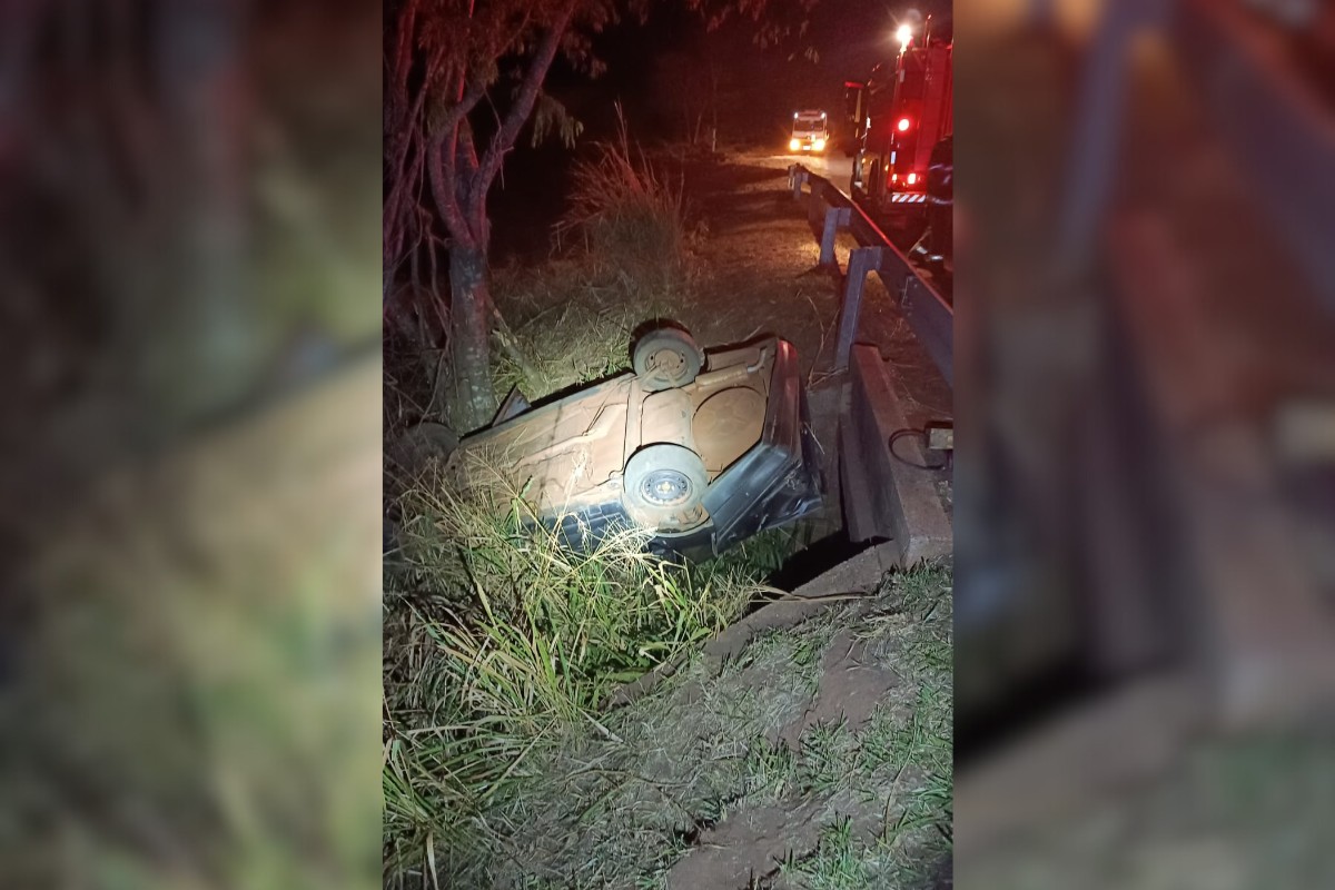 Homem morre após perder o controle da direção e capotar em rodovia em Mirante do Paranapanema