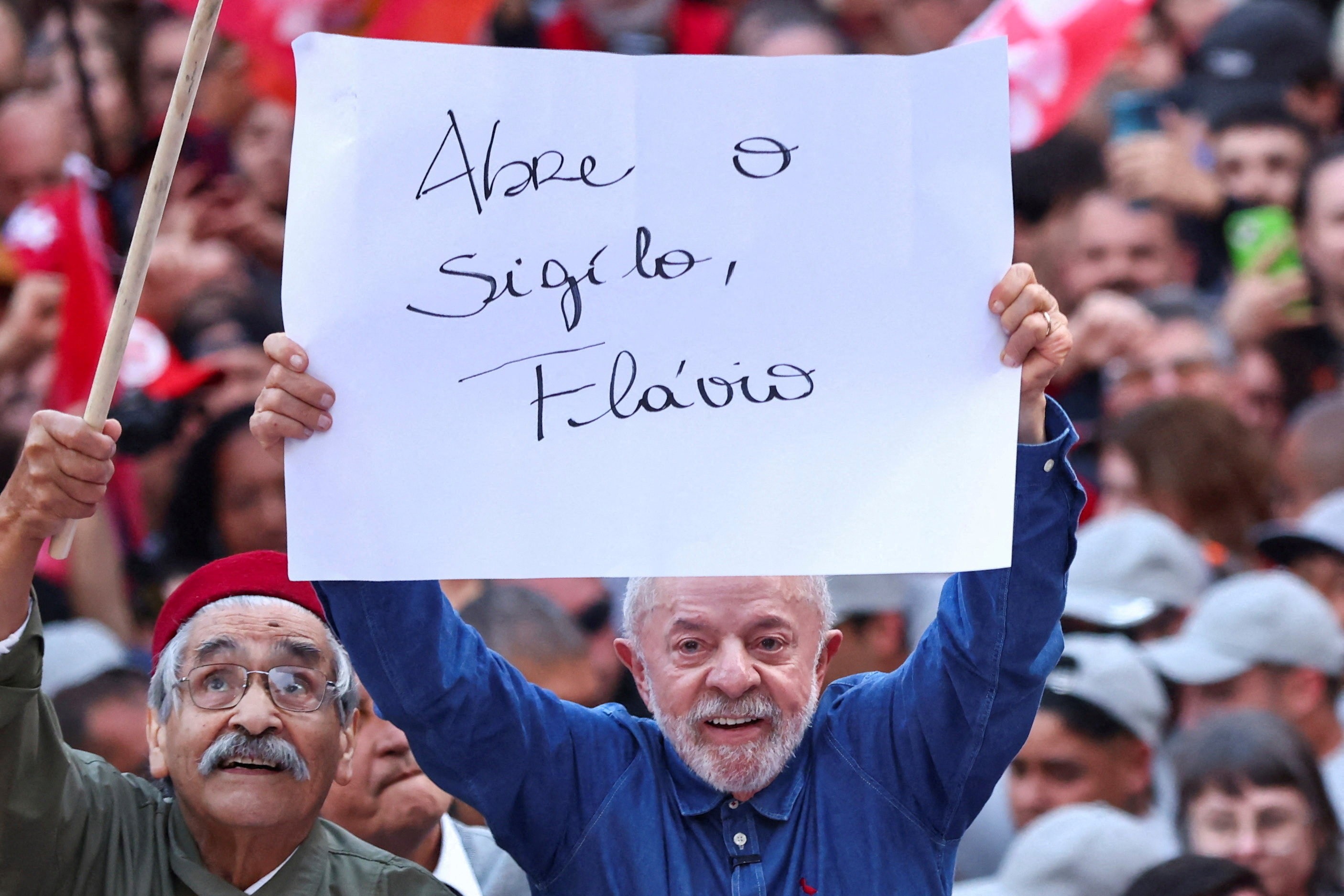 Quebra de sigilo: Lula diz que Flávio Bolsonaro trucou mas 'não tem nenhuma carta boa, só tem mentira'