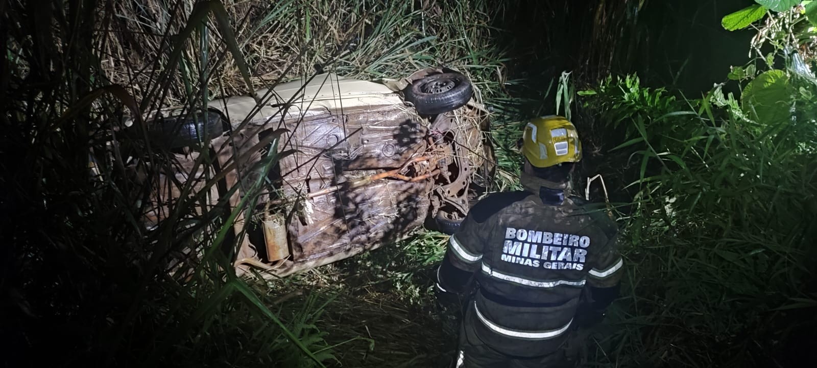 Homem desaparecido é encontrado morto dentro de carro que caiu em barranco na BR-499 