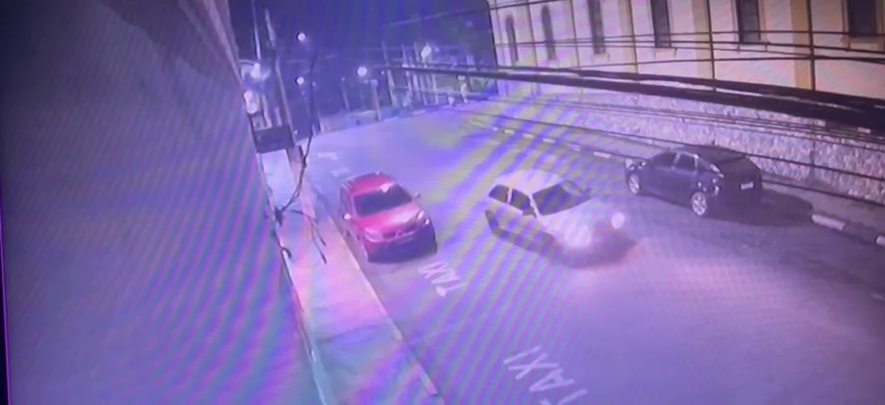 VÍDEO: mulher sem CNH pega carro para 'dar uma volta' e atropela homem em Guapiara