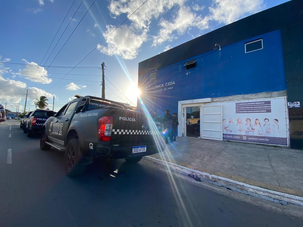 Três suspeitos são presos após tentativa de assalto com reféns em Parnamirim — Foto: Mycleison Costa/Inter TV Cabugi