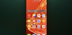 Huawei Mate XT Ultimate Design fechado, com a tela principal ligada