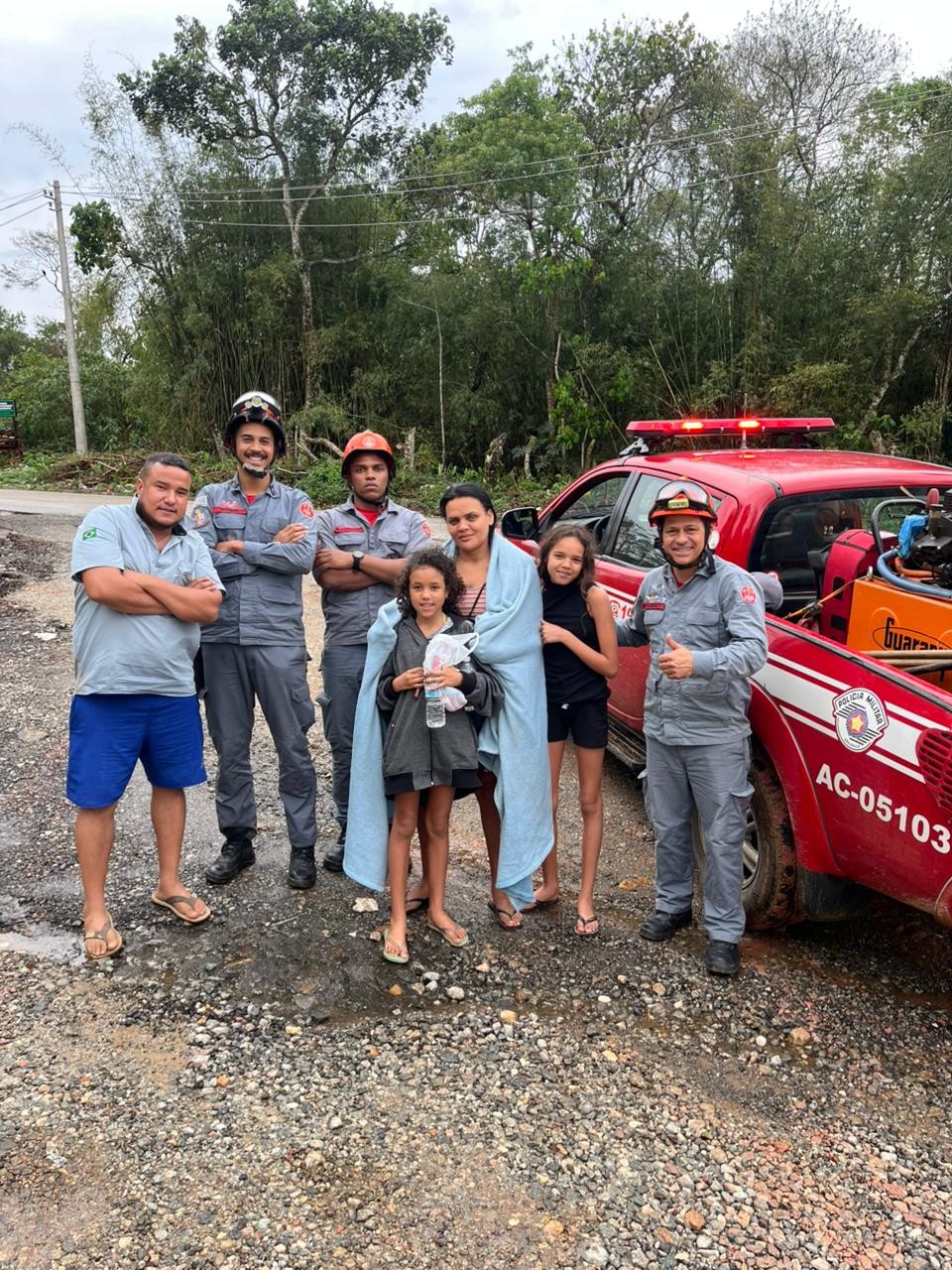 Bombeiros resgatam família perdida em região de mata fechada em Santa Isabel