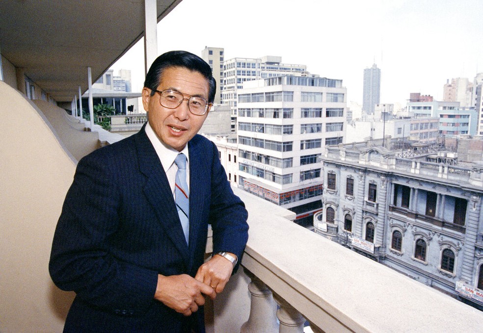 Alberto Fujimori após ser eleito presidente do Peru, em 1990 — Foto: Matias Racart/AP