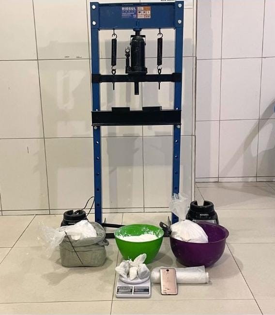 Polícia fecha laboratório de refino e distribuição de cocaína em Petrolina e prende dois homens