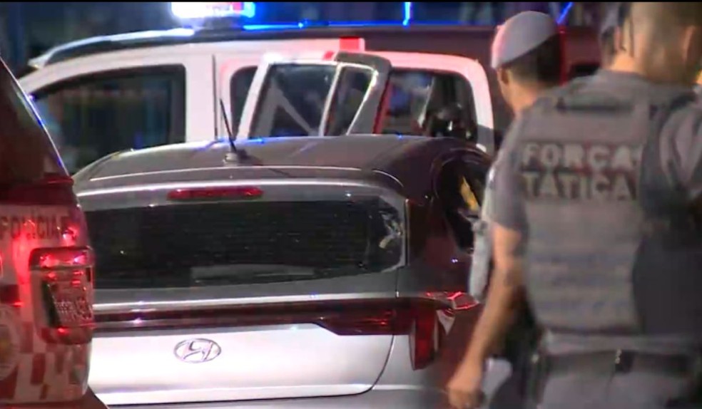 Troca de tiros contra PM termina com morte de 2 suspeitos na Rua Abolição, em Campinas — Foto: Reprodução/EPTV
