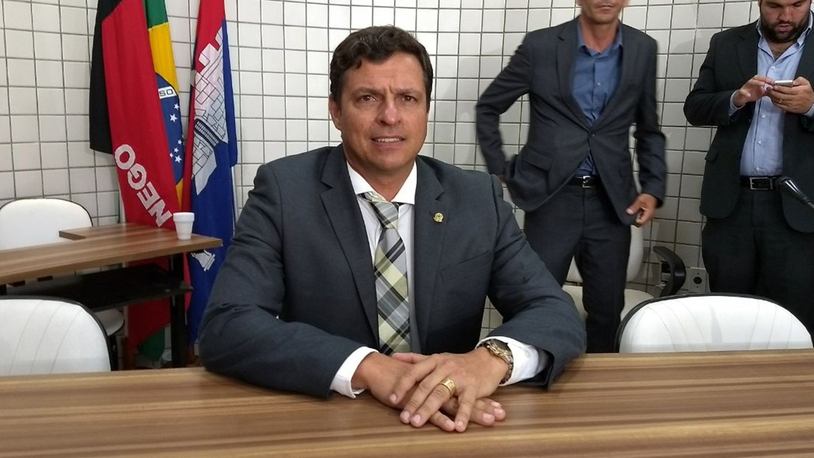 Justiça Eleitoral cassa mandatos do prefeito, da vice e de vereador em Cabedelo