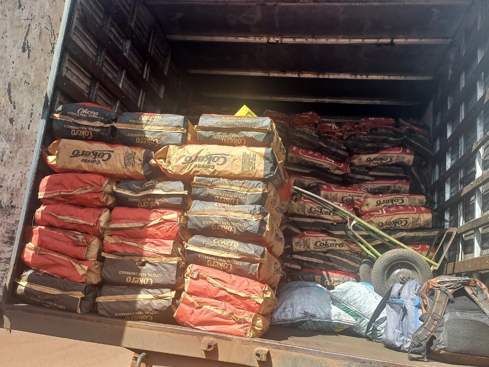 Ituiutaba: Mais de 5 toneladas de carvão vegetal ilegal são apreendidas em caminhão 