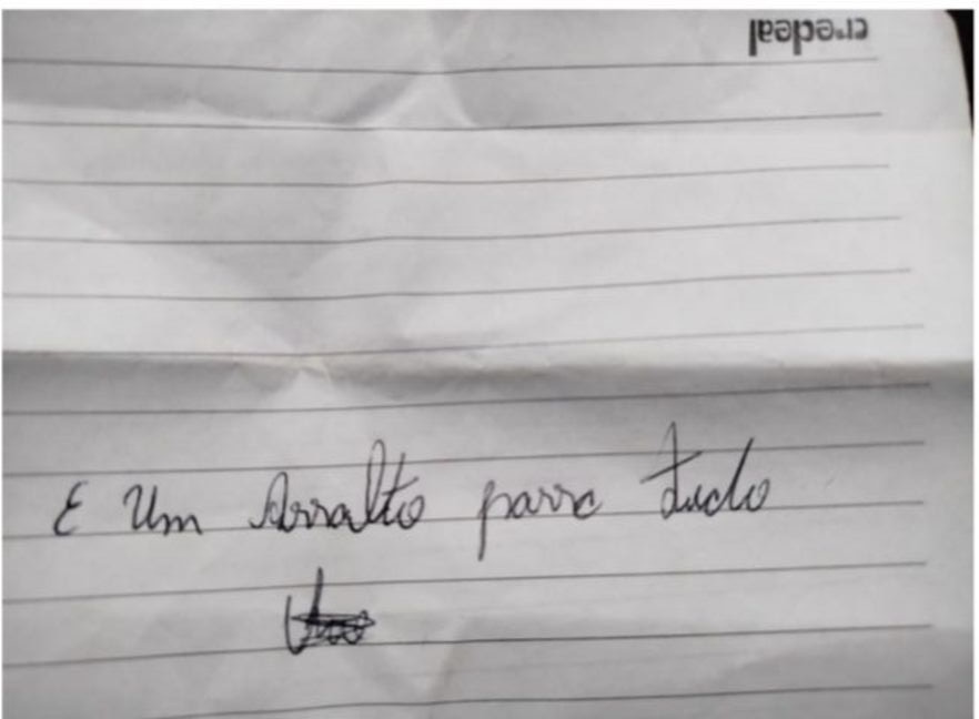 Homem usa bilhete para anunciar assalto a correspondente bancário em MG: ‘Passa tudo’