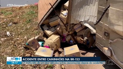 Acidente entre caminhões na BR-153 deixa motorista ferido; saiba mais